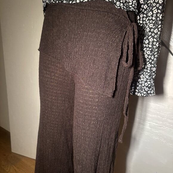 ZARA Brown Crinkle Knit Asymmetrical Tie Pants • Size Small - Picture 4 of 4